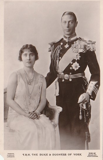 The Duke and Duchess of York.  Beagles & Co.  Ubrukt, men noe flekkete.