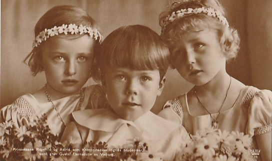 Prinsessene Ragnhild og Astrid samt grev Gustaf Bernadotte av Visborg.  Damm 38.  Ubrukt.